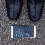 มือถือ Asus ROG phone ตกกระแทกพื้น ซ่อมร้านไหนดี?