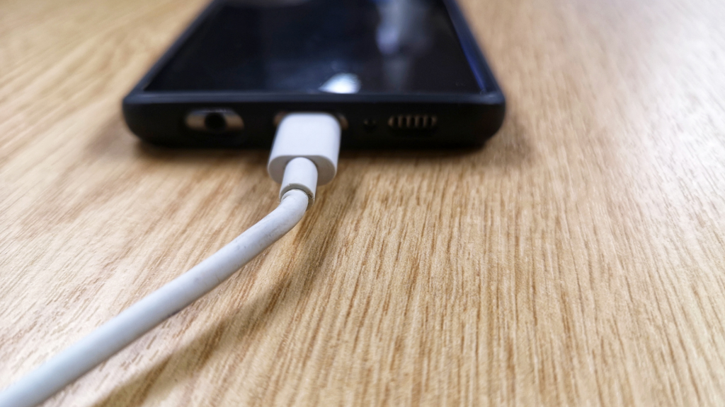 Redmi ชาร์จแบตไม่เข้าทำอย่างไรดี - ร้านซ่อมโทรศัพท์ เชียงใหม่ iPhone iPad ไอโฟน ไอแพด