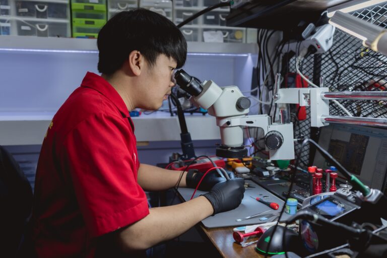 ร้านซ่อมโทรศัพท์มือถือ iPhone เชียงใหม่ Take Care Service 123