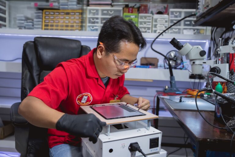 ร้านซ่อมโทรศัพท์มือถือ iPhone เชียงใหม่ Take Care Service 183