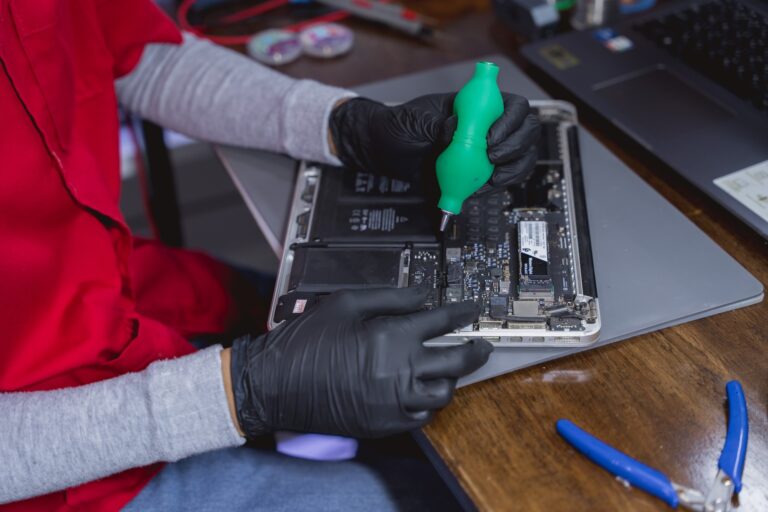 ร้านซ่อมโทรศัพท์มือถือ iPhone เชียงใหม่ Take Care Service 236