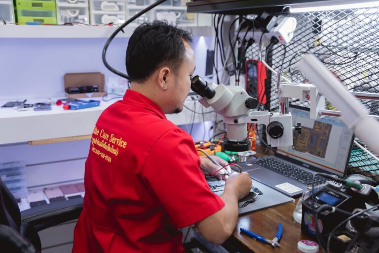 ร้านซ่อมโทรศัพท์มือถือ iPhone เชียงใหม่ Take Care Service 333