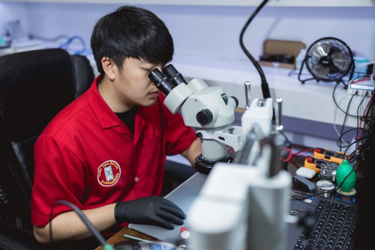 ร้านซ่อมโทรศัพท์มือถือ iPhone เชียงใหม่ Take Care Service 88